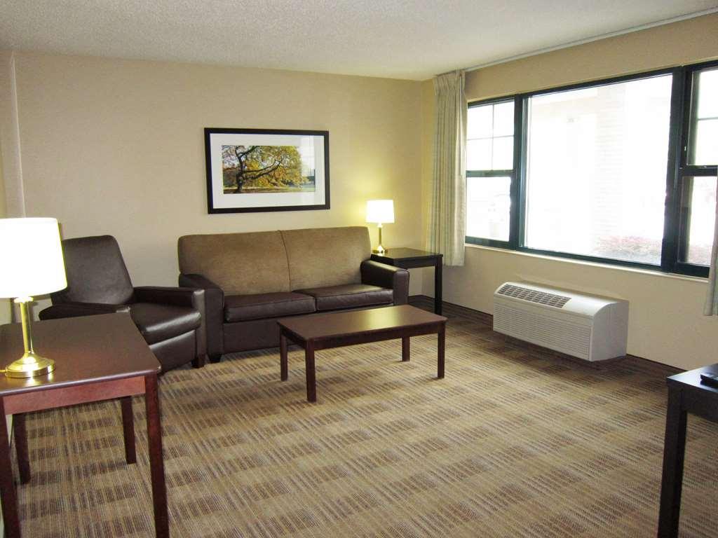 Extended Stay America Suites - Detroit - Southfield - I-696 Farmington Hills Room photo